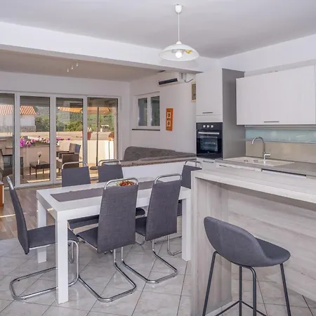 Διαμέρισμα Bura *