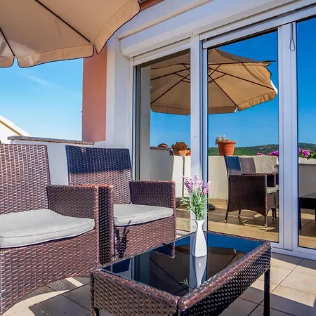 Bura * Σίμπενικ